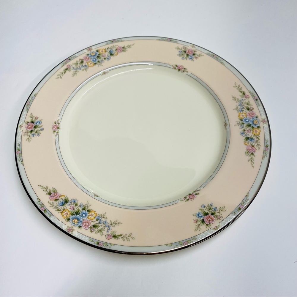 Gorham Weddington 10 5/8 inches dinner plate floral with silver trim Elegant